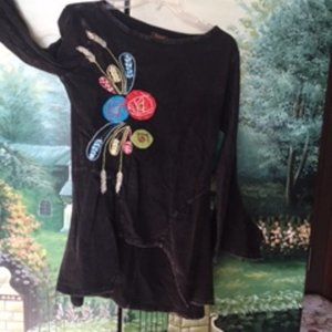 Long bell sleeved pullover